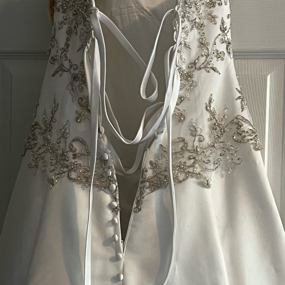 NWT- sample White Strapless Gown with Silver Detailing - Picture 4 of 7